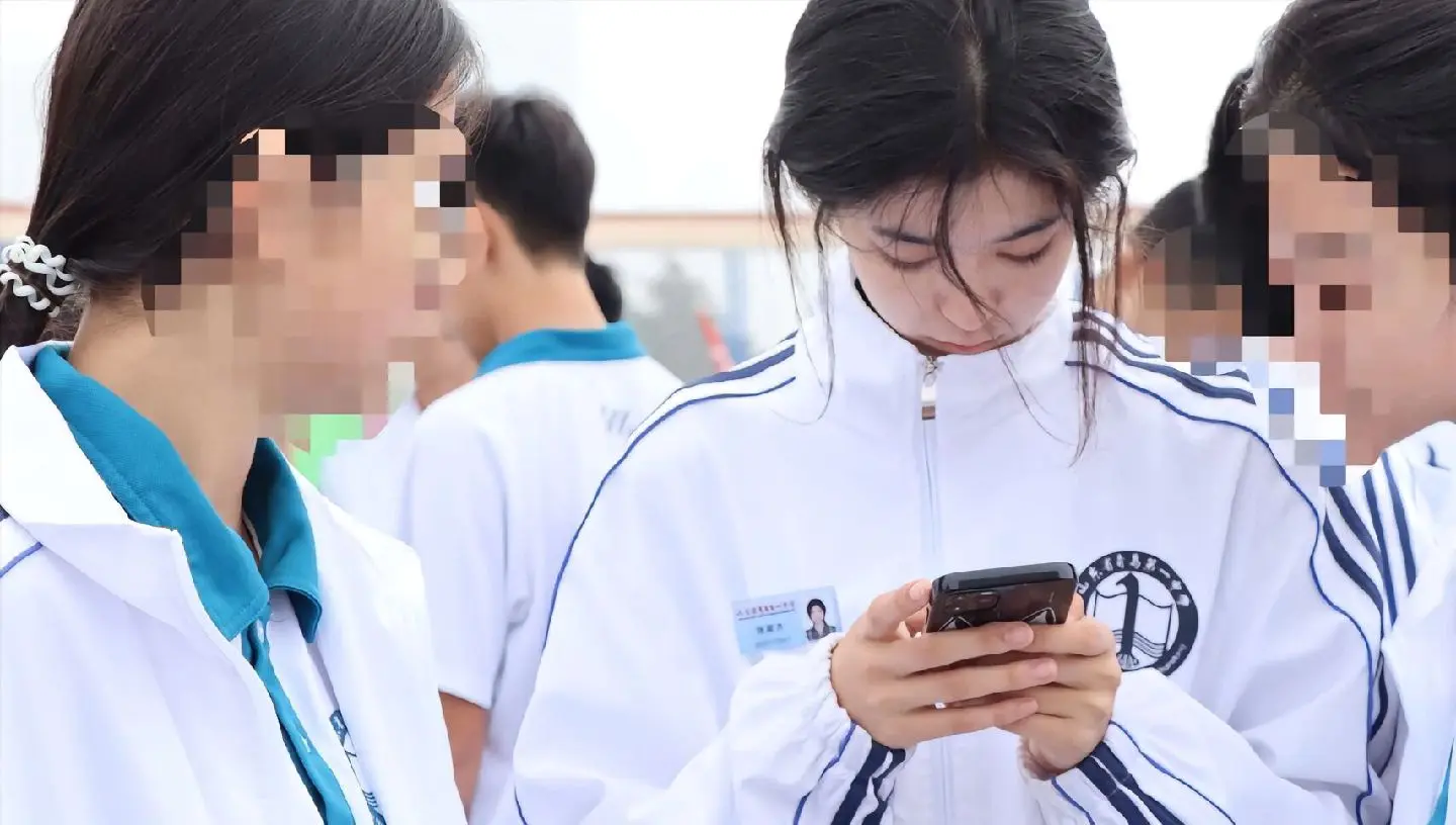 爱本质无异是因为人多得拥挤 女高中生 学生时代 校园 少女感