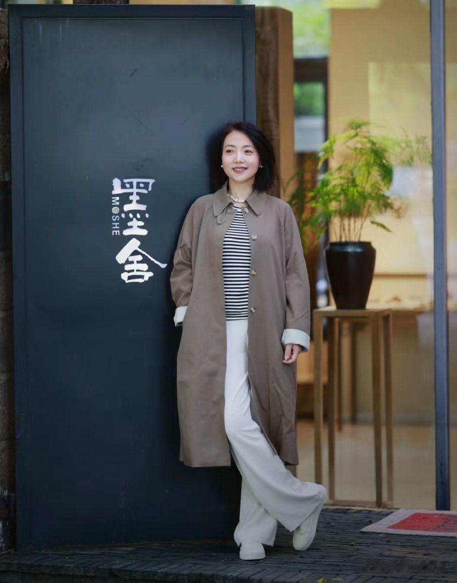 中年女人自以为时髦的4种“外套”，其实显老又土气，太影响气质
中年女性在挑选外套