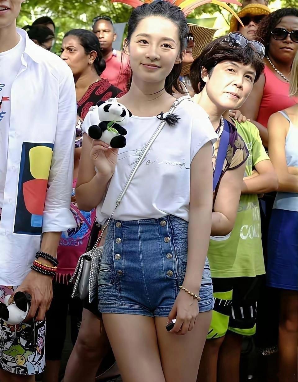 早期李沁有点肉肉，更有古风韵味哎！ 