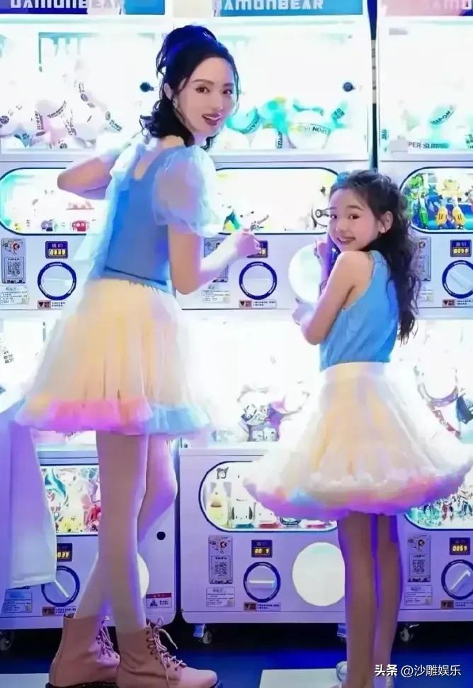 董璇女儿小酒窝，满眼幸福！

5月25日，董璇为女儿小酒窝提前举办的十岁生日派对
