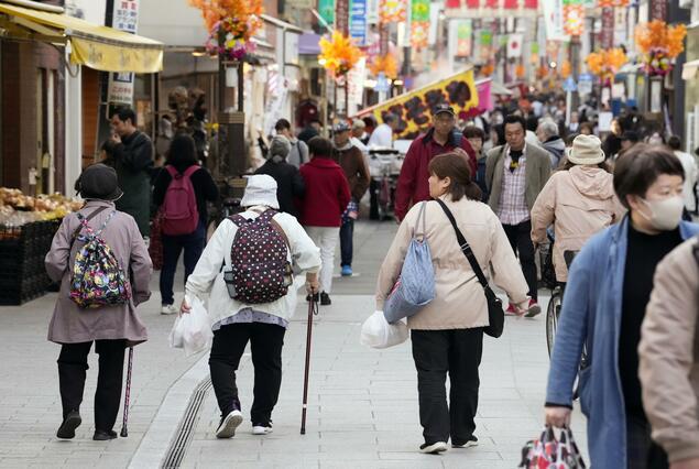 日本人均收入创39年最大涨幅，老百姓却哭穷？这组数据把"平均"玩明白了。
先说结