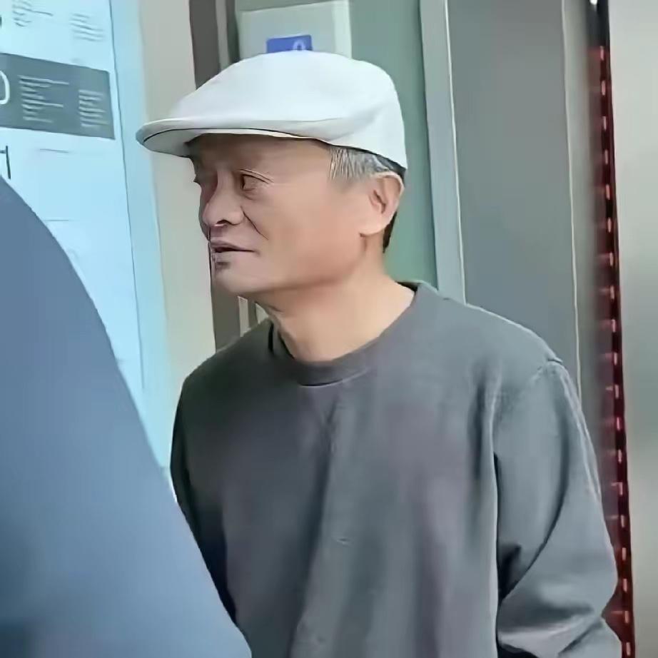 马云估计这会儿心里空落落的。他和陈伟从少年相识，30多年的交情可不一般，这份情谊