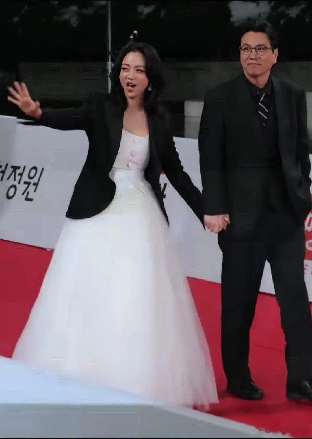 汤唯现在的老公状态也蛮不错的，感觉汤唯现在幸福好多 