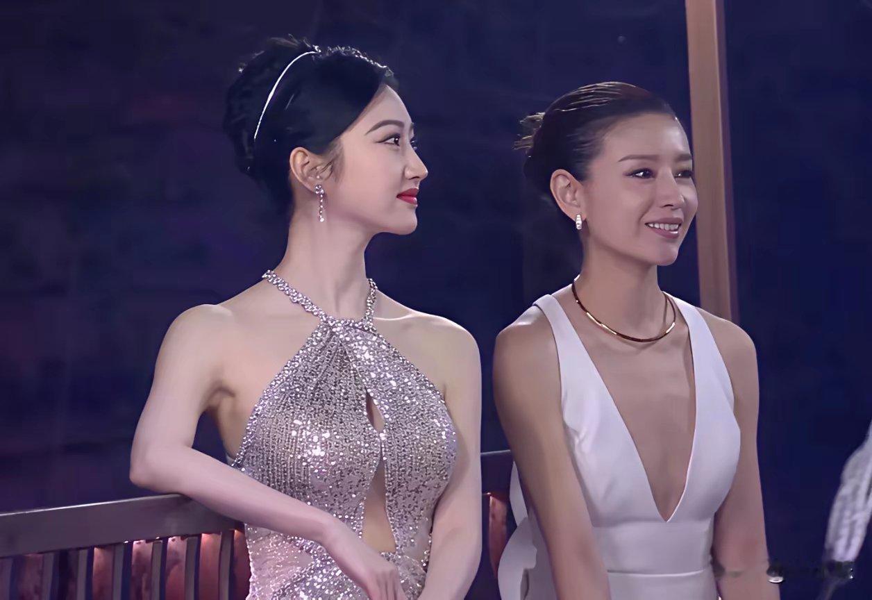看看景甜和董洁的合影就知道为什么景甜被称为人间富贵花了！ ​​​