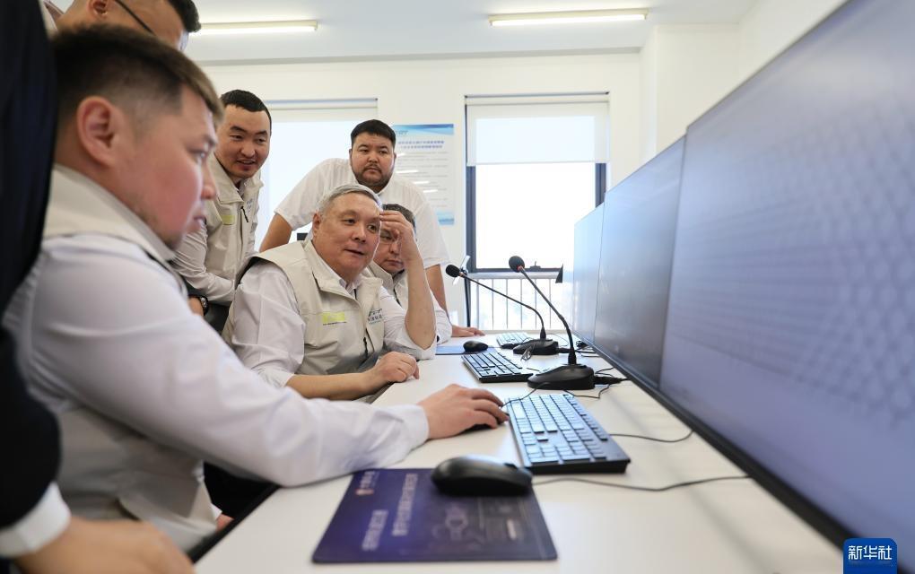 天津：“洋徒弟”来华求取“轨道经”

1月23日，在天津轨道交通集团调度指挥中心