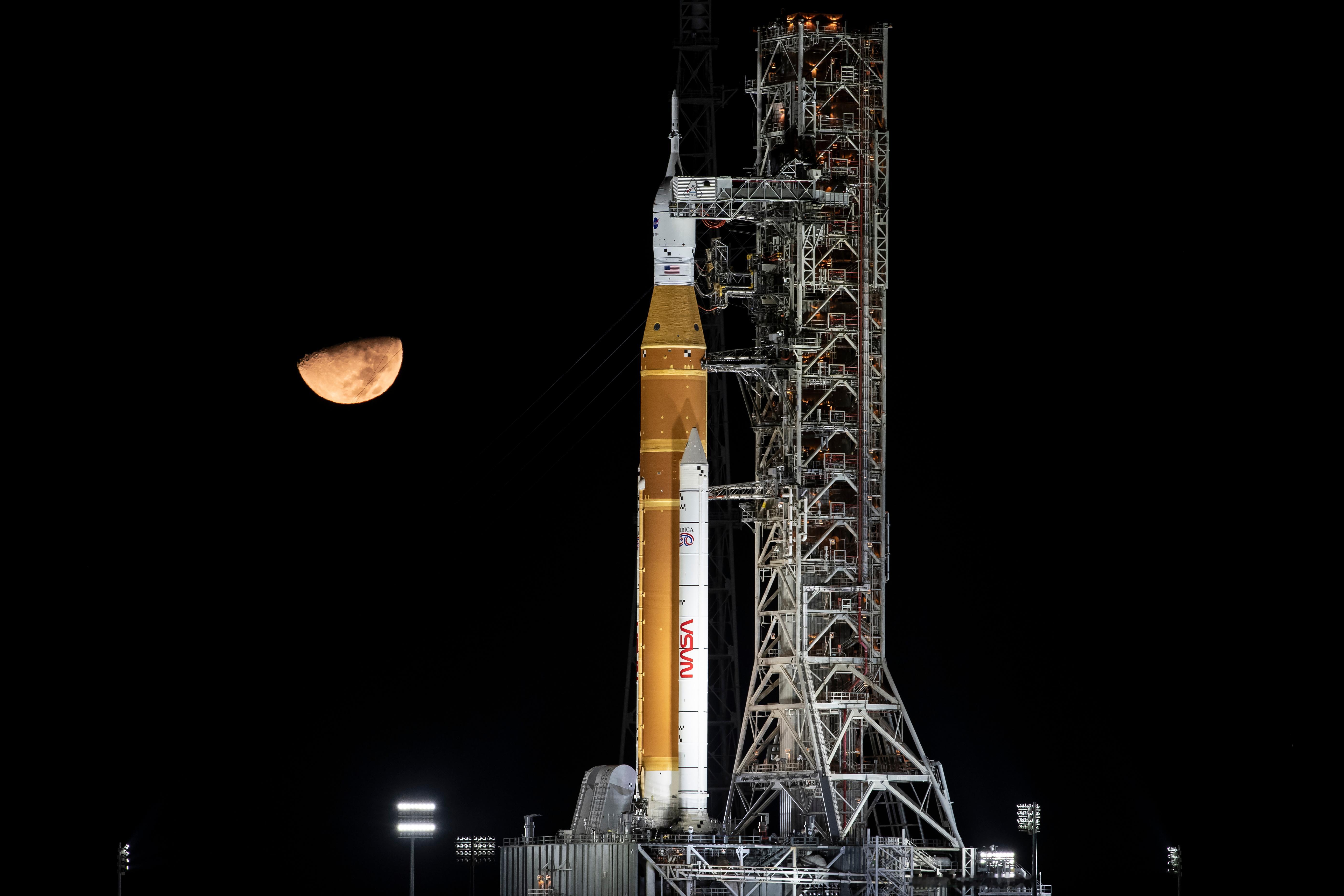 SLS发射时间推迟2天至2月9日12:20。 