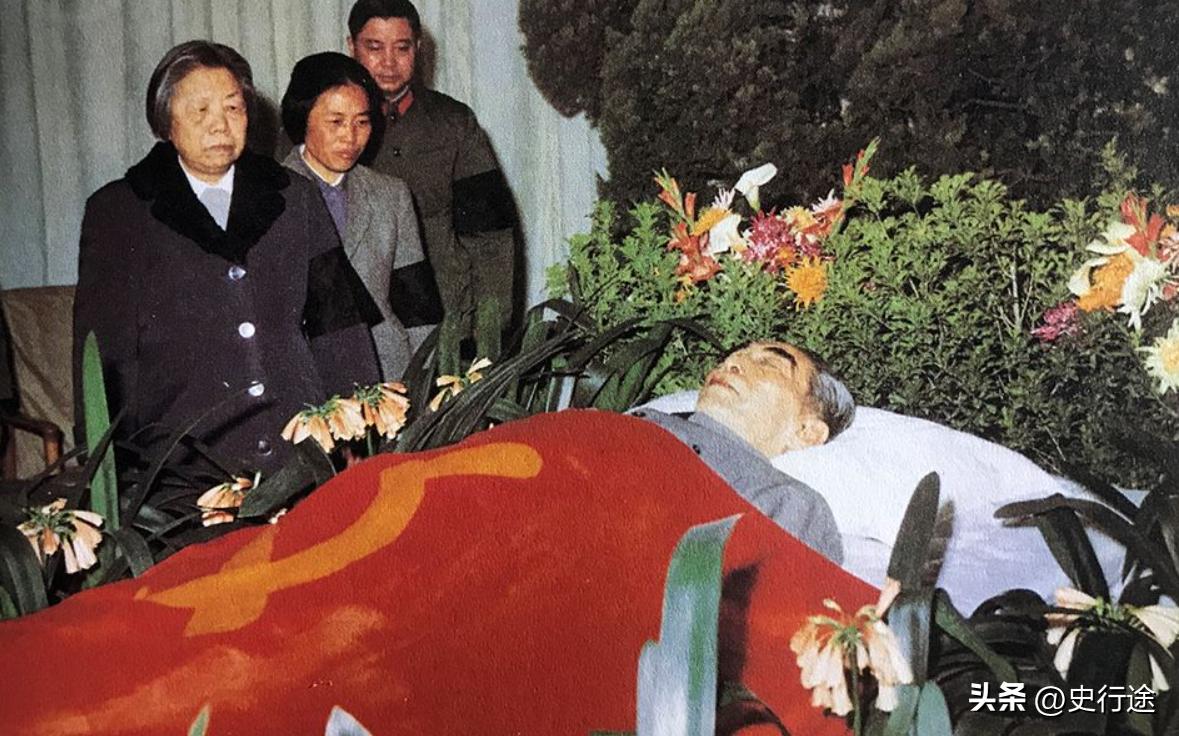 1976年1月11日，周总理的遗体送到八宝山时，火化工大叫：我们不能火化总理！任