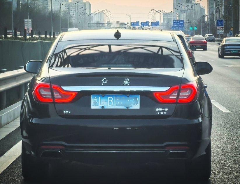 京牌老车 不懂就问:这个车型，这个号段，这个牌照成色，算什么水平？