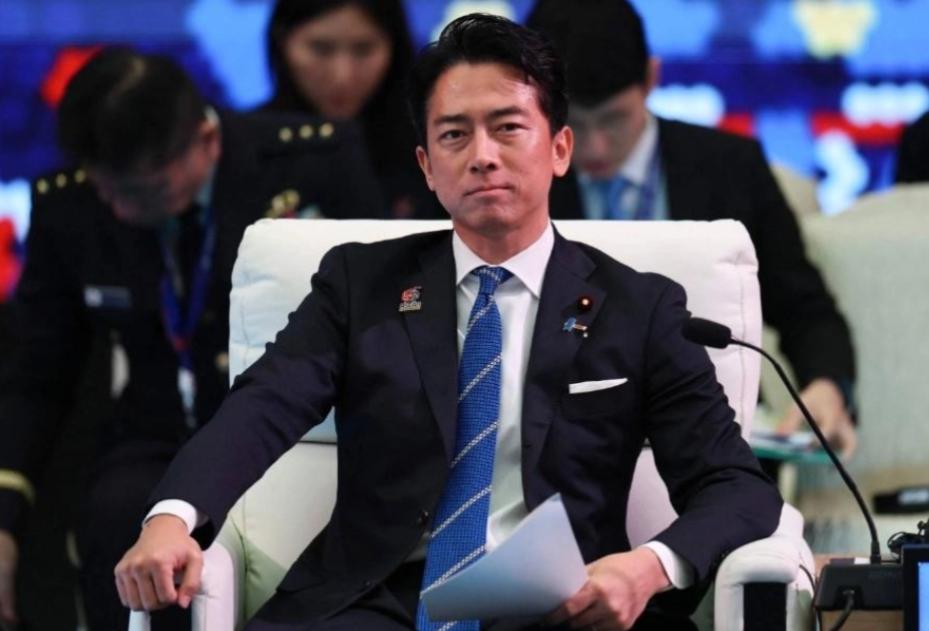 小泉进次郎的专机还没落地，中国的大门就已经焊死！但对茂木敏充，北京特意留了一道缝