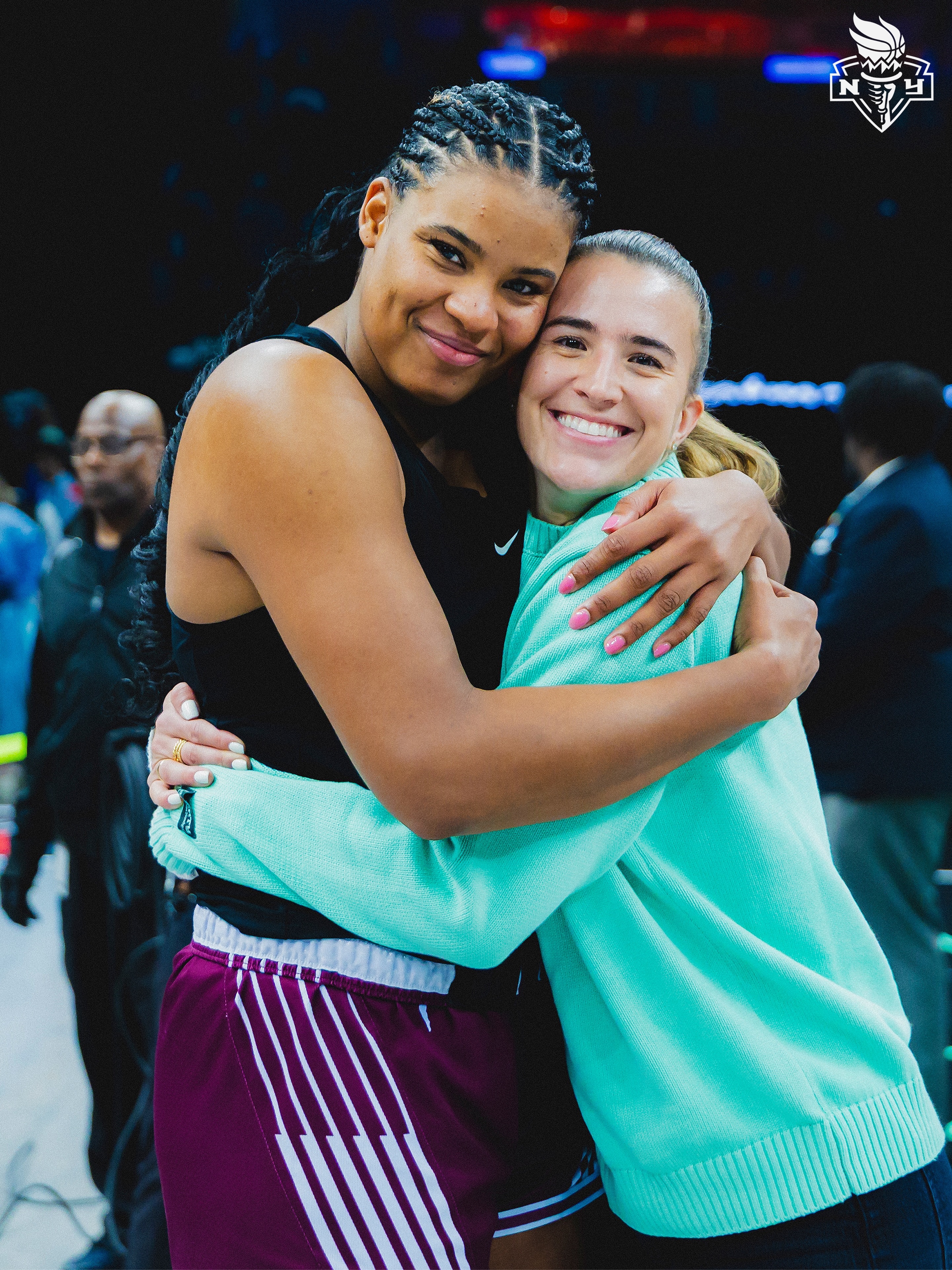 WNBA 自由人主帅德马科确认约内斯库 将因背部伤势连续4场缺阵：“她的恢复正在