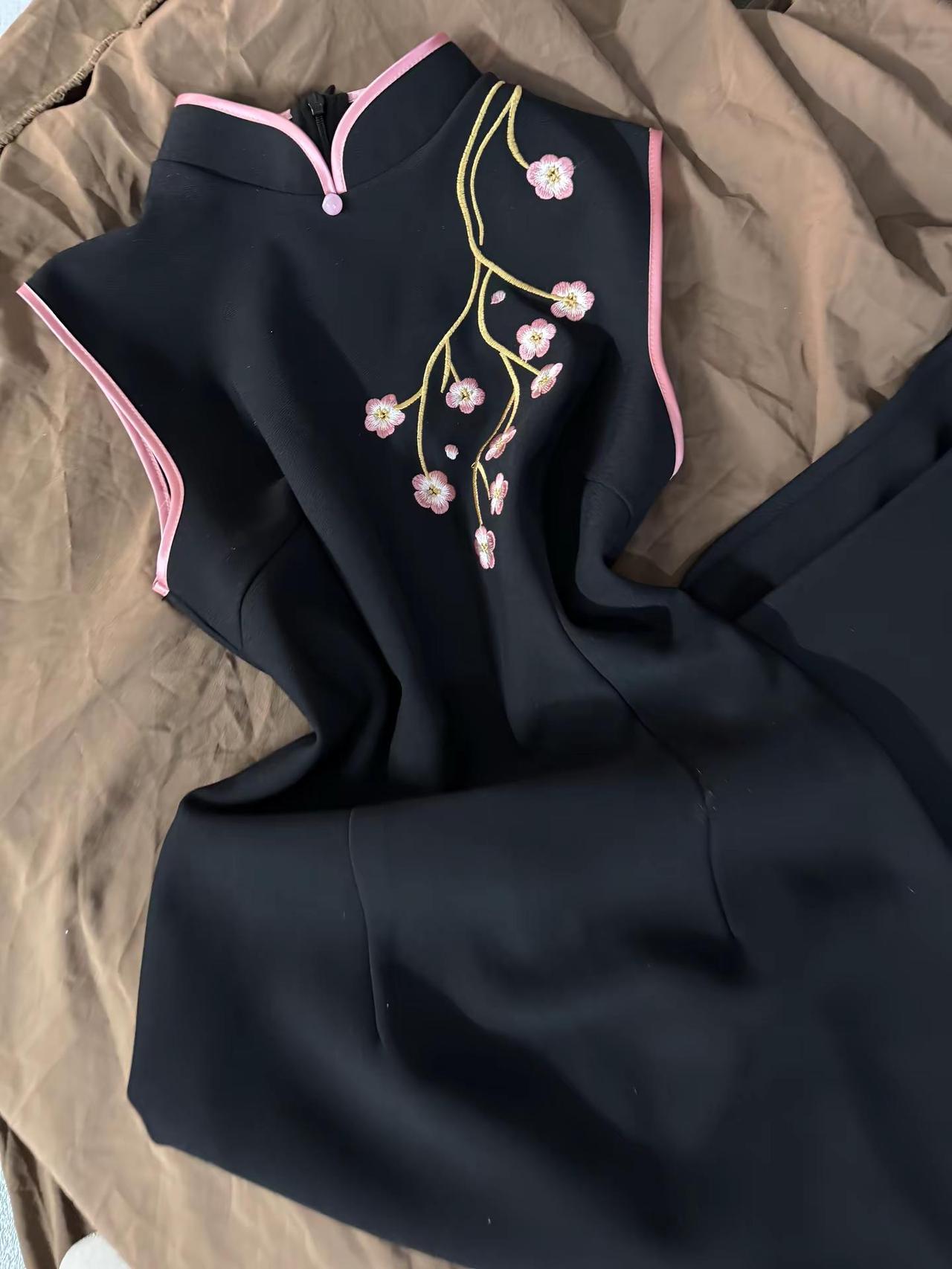 旗袍穿搭刺绣旗袍东方美学，樱花树下谁都很美