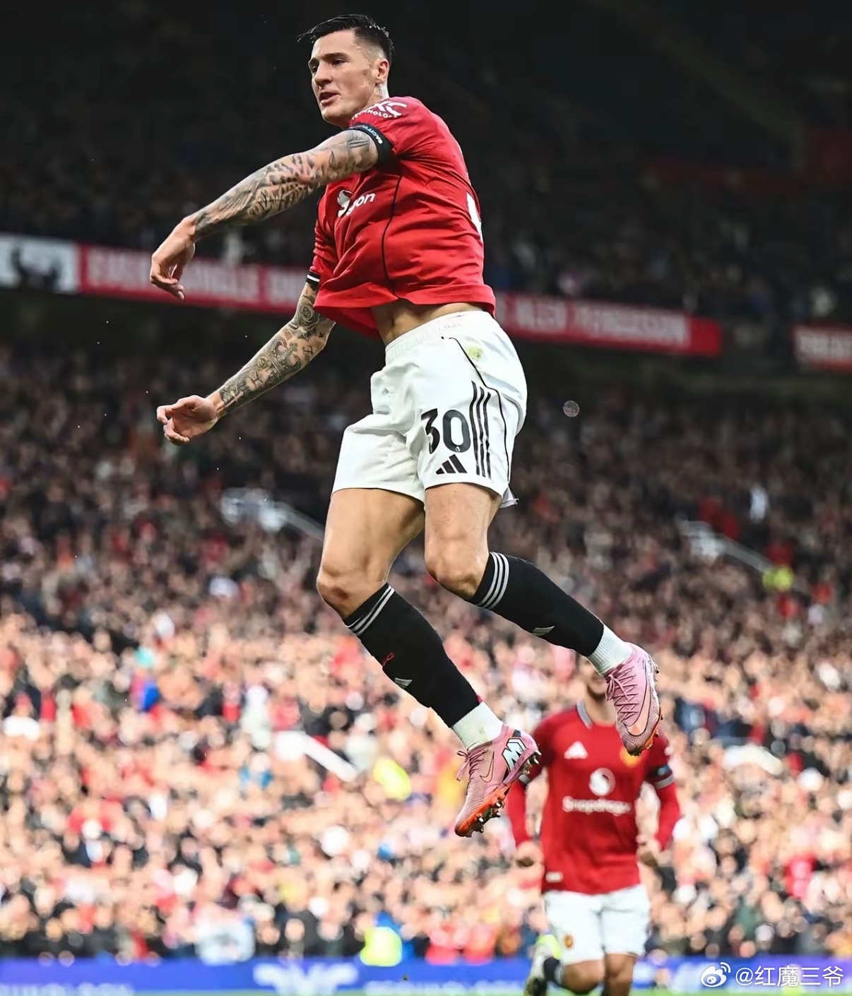 曼联  曼联在本赛季的进攻表现有了显著提升，卡里克相较于阿莫林，展现出了更为稳定