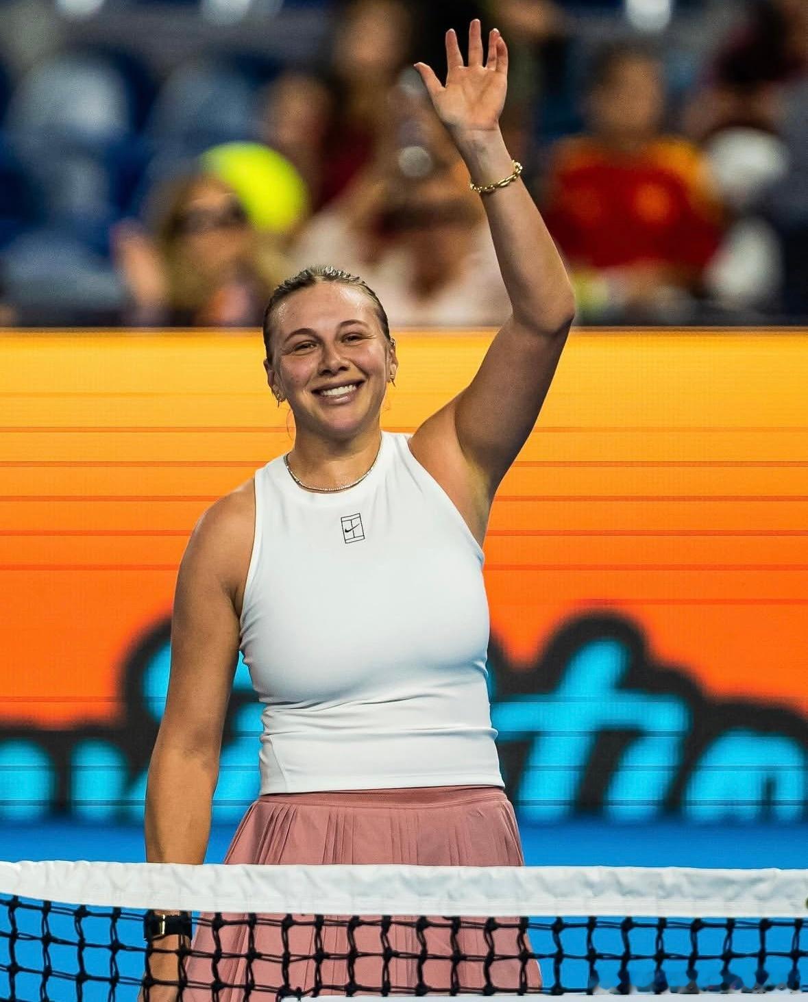 阿尼西莫娃！佩古拉！阿尔卡拉斯！丰塞卡！四位完成了一个壮举，第一次网球比赛在棒球