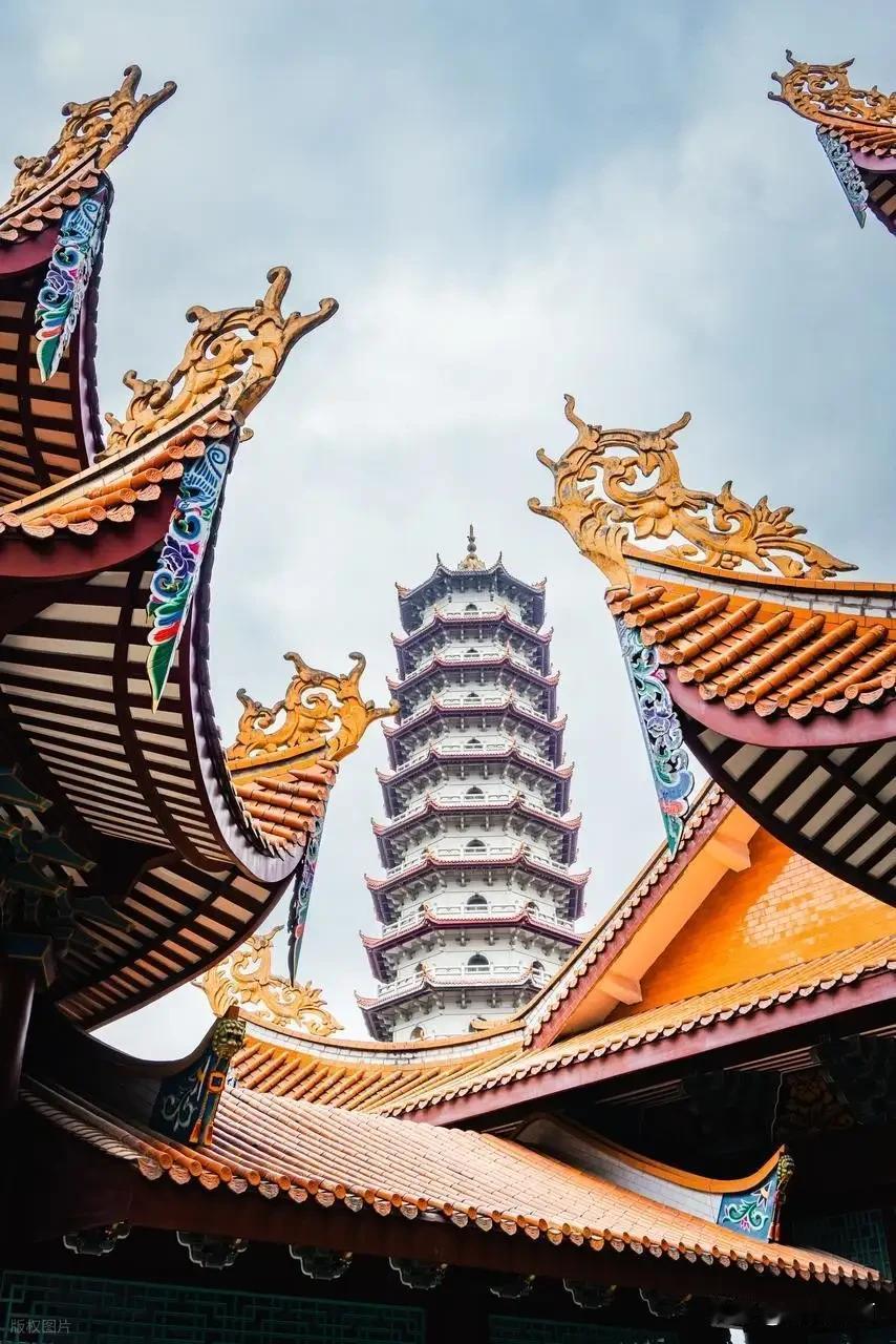 1.51万亿元——这是福州2025年交出的答卷，它与前方郑州的差距，已缩小至百亿