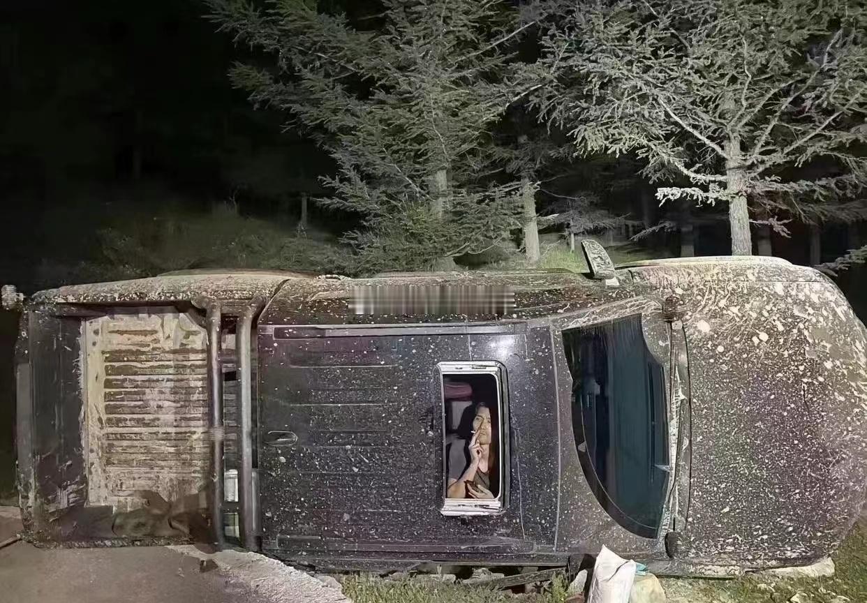 开车需要驾驶员心态平稳，这位的心态您看可以吗？？？