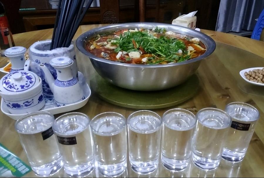 酒量越来越小了！
过完年，已经50岁了，突然发现自己喝酒后晕的时间越来越长，而且