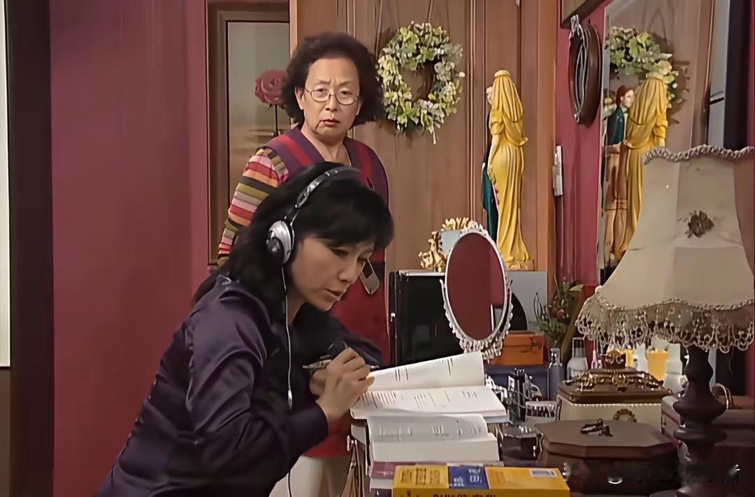 蔡文姬奶奶和海美真是最般配的一对婆媳，两个人都争强好胜，蔡文姬奶奶为了家人吃的好