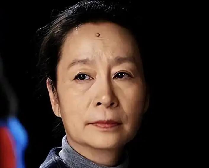 最体面的报复是沉默！丈夫赴美进修两年零见面，归国推门撞见妻子正在坐月子，他不吵不