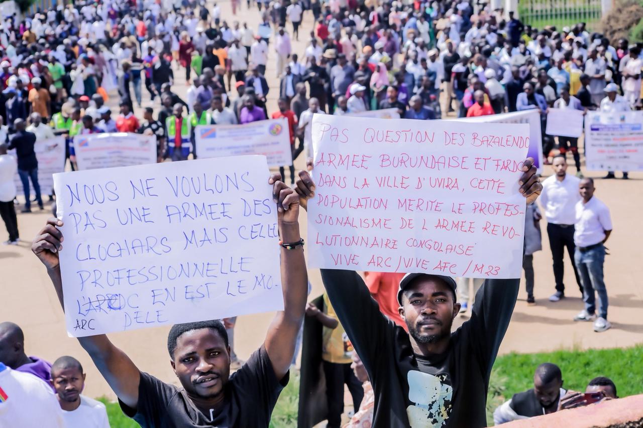 2025年12月23日发生在北基伍省鲁丘鲁的一场公民社会游行，数千人反对AFC/