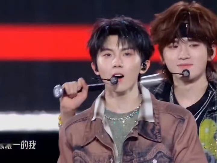 丁程鑫红发超吸睛，亮眼又带感超绝 