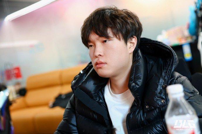 收假！BLG发布选手训练返图：全员集结完毕，努力训练💪Bin哥的双眼皮怎么感觉