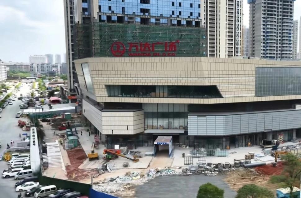 桂东南商业版图再添新坐标。位于玉林玉东大道与棠梨路交叉口南侧的玉东万达广场已进入