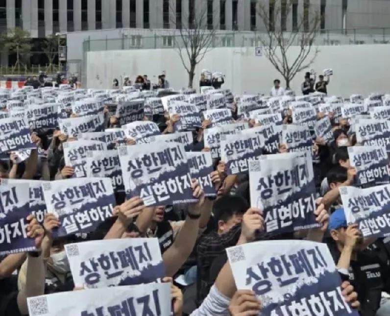韩国三星恐遭最严重一次罢工潮，近5万名工人在工会带领下抗议高层，若谈判破裂那就做