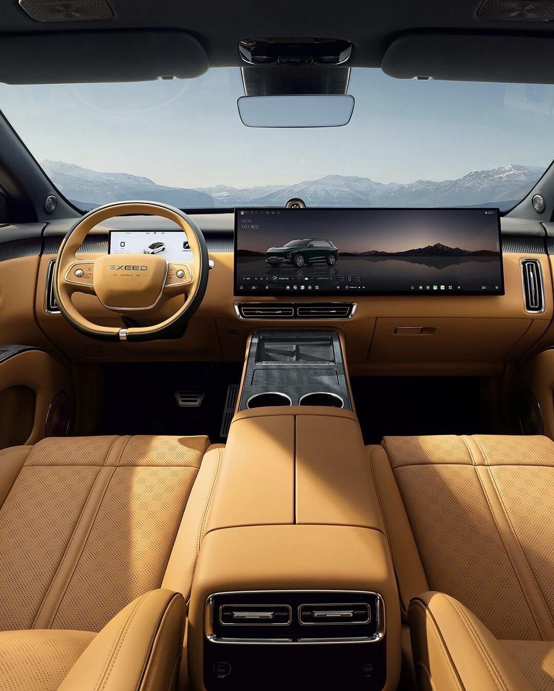 10.25英寸仪表+30英寸一体寰宇中控大屏，猎鹰700一段式端到端智驾+智驾小