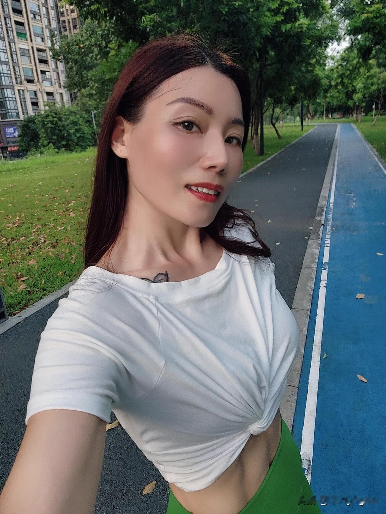 元气满满的一天，早安吖🌞随性洒脱 用镜头定格我的自在瞬间 运动穿搭 一起野个好