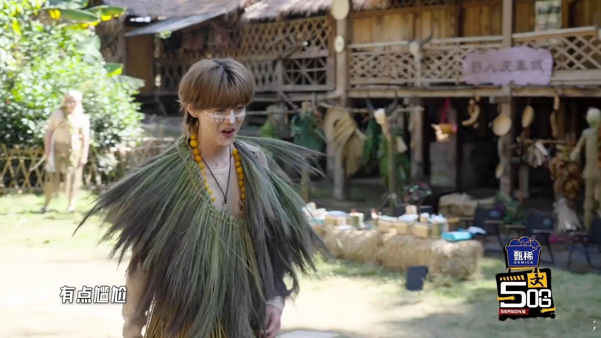 鹿晗好羞耻鹿晗一把推开邓超鹿晗看不下去，直接上前一把推开超哥，动作干脆又潇洒，紧