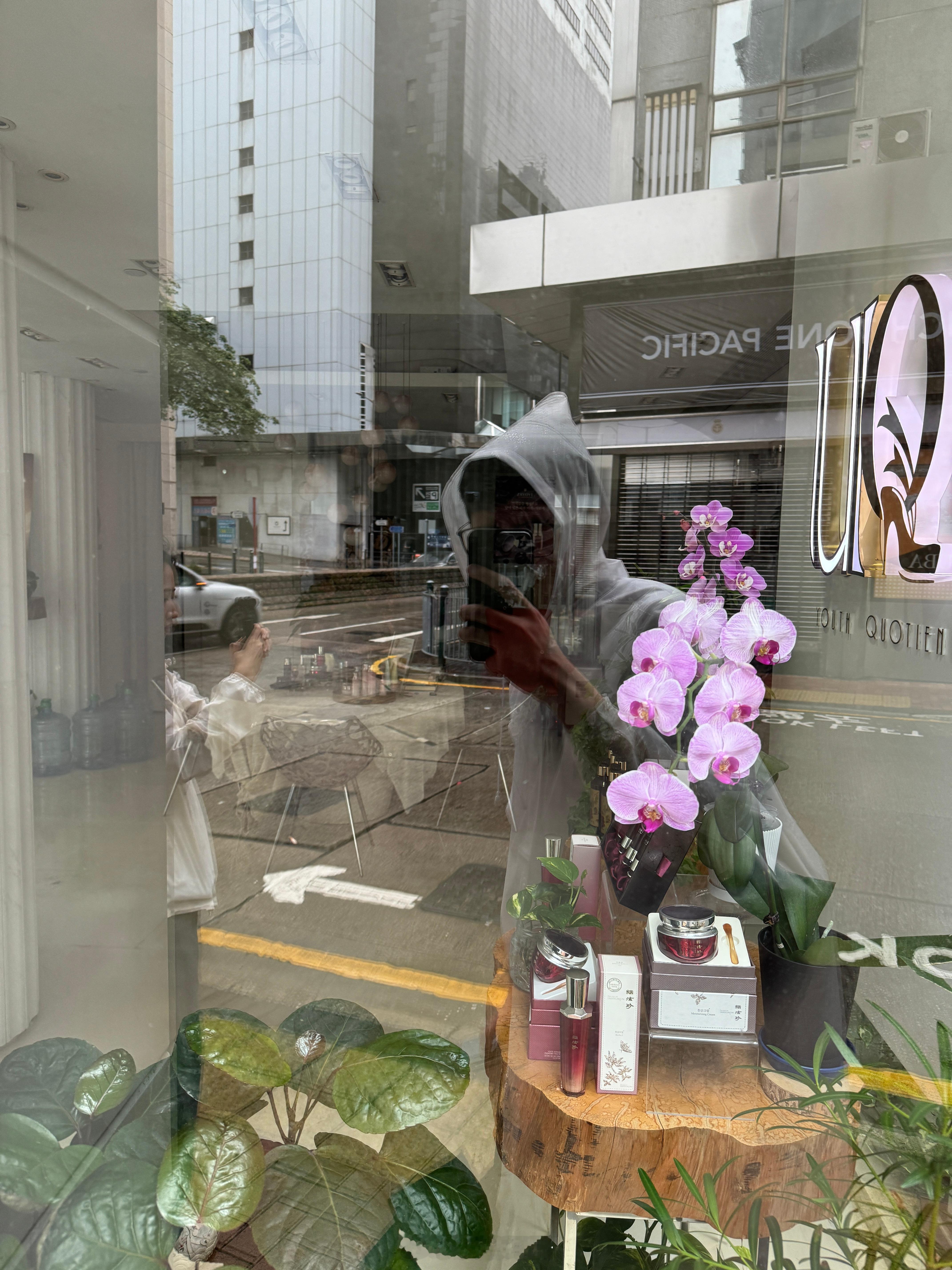 香港今天这下的哪是雨 简直就是我的泪啊[泪]  ​​​