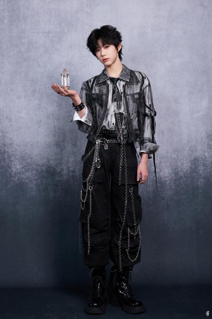 荣耀之战这个娃娃肉嘟嘟的，好好玩