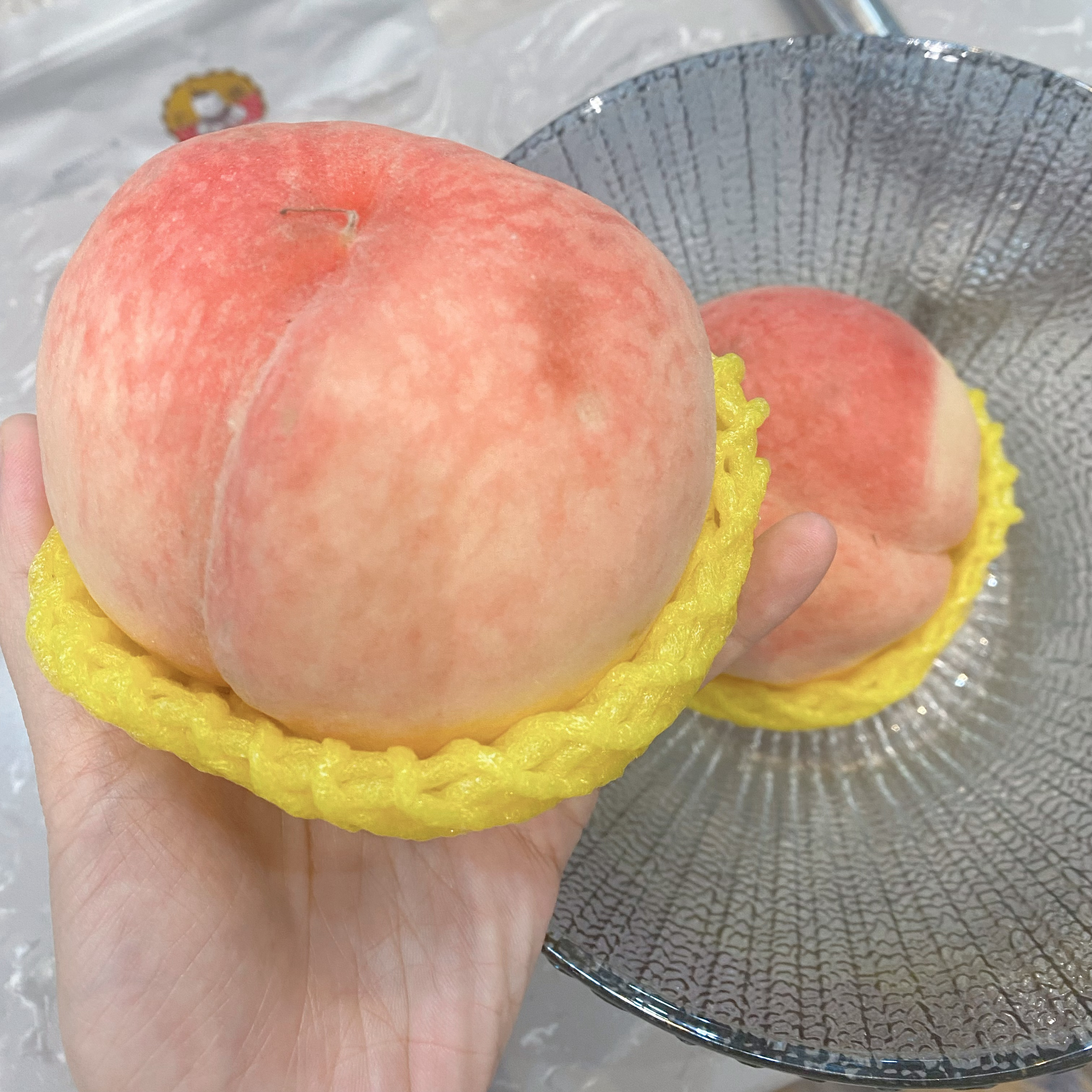 和葡萄分手，与水蜜桃陷入热恋。 ​​​