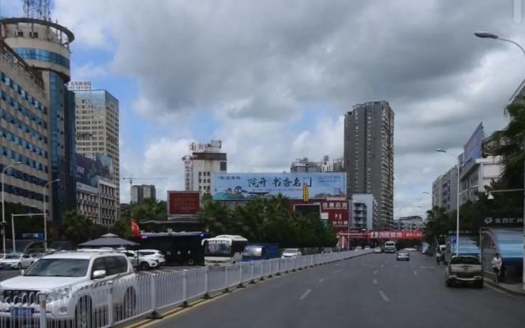 邵阳市的人民广场，对于无数邵阳人来说，承载了他们太多的记忆。尤其是80后和90后