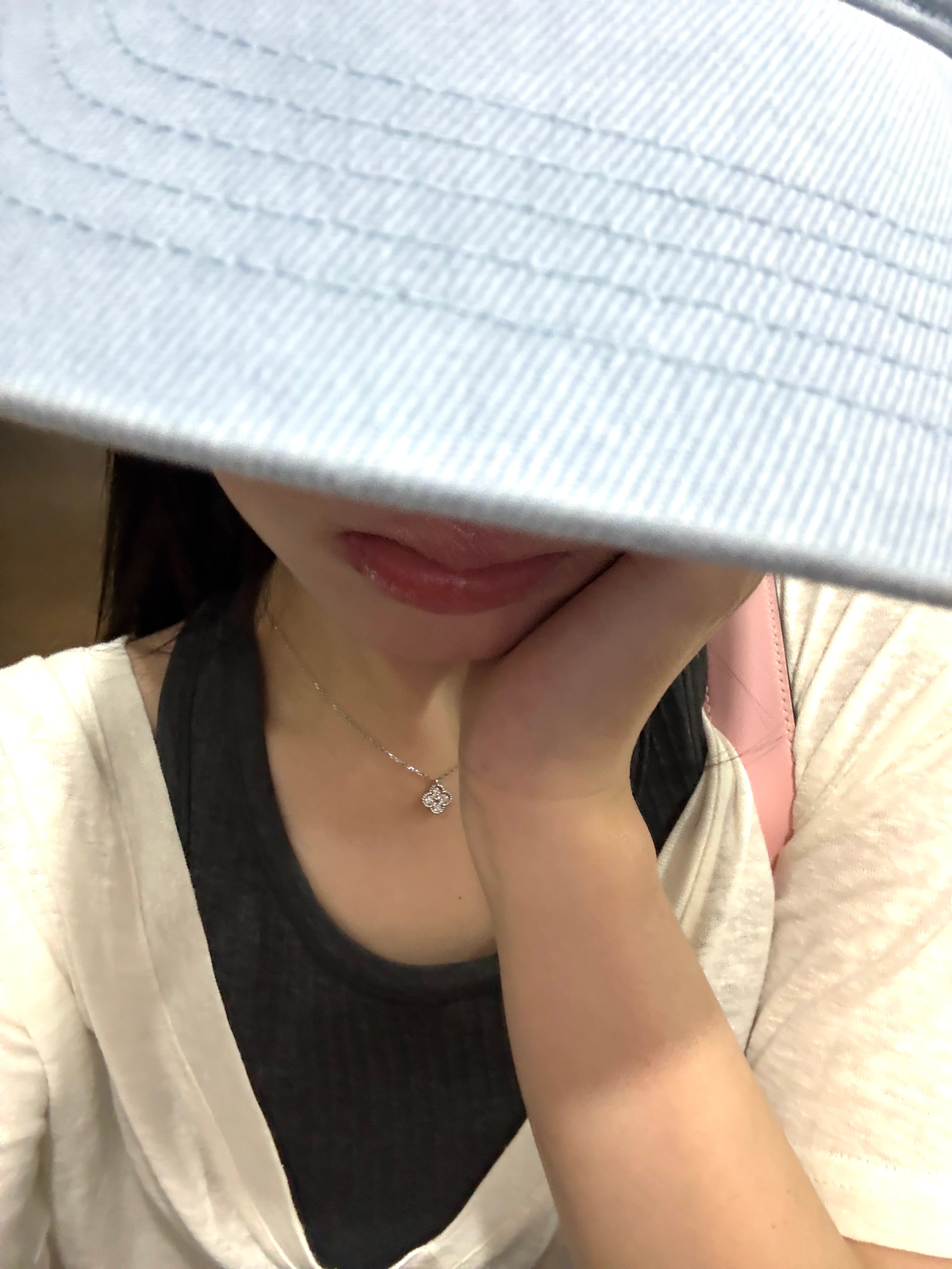 今天剪头发做美甲！ 
