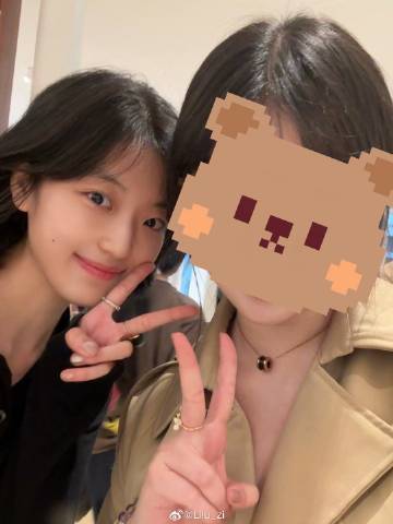 网友逛街偶遇孙千逛街偶遇孙千合照 逛街偶遇孙千合照 