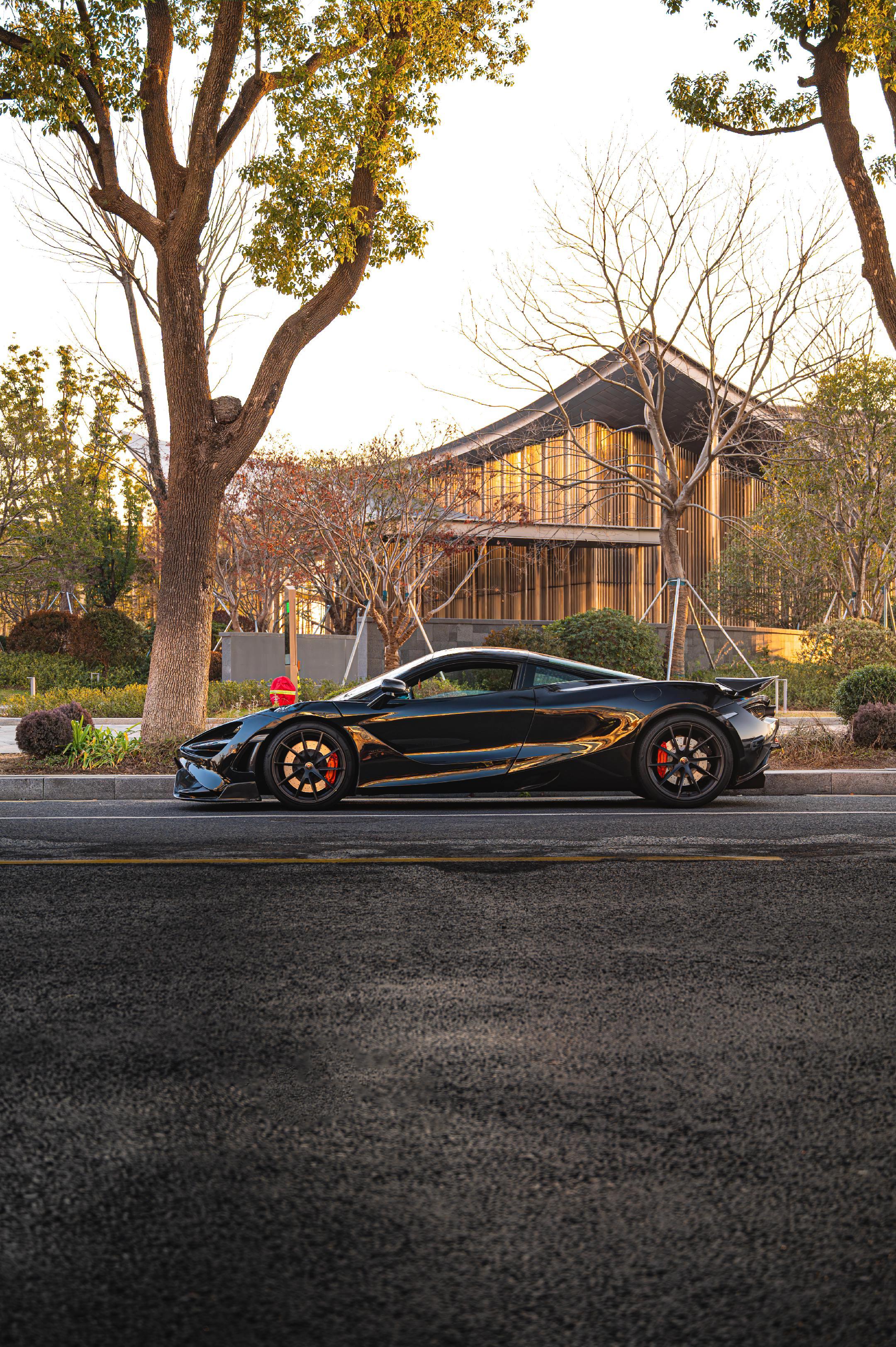 在此刻沉沦。McLaren 720s，765LT套件的加持让这台车更帅了一些