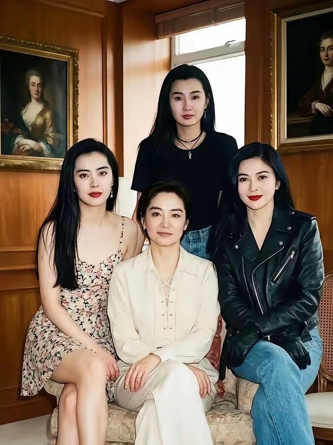 这是一张至今已有34年的老照片，这四位也太美了。 