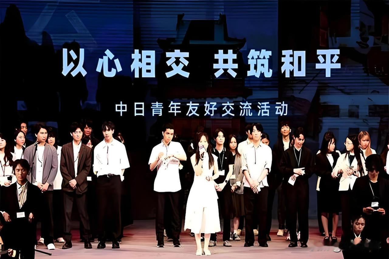 说句实话，去电影院看《南京照相馆》的大部分是90后、00后和小学生，我身边的70