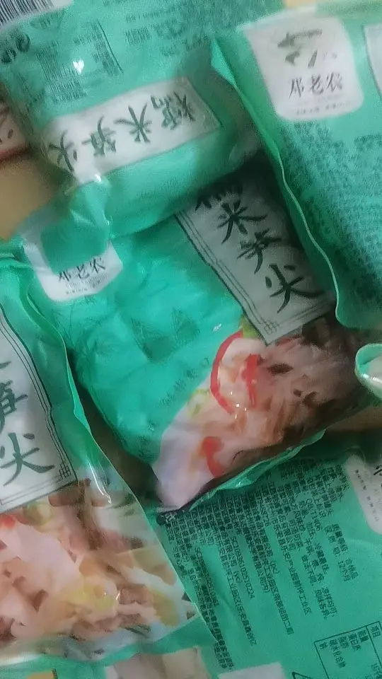 强烈推荐，收到货了，快递员暴力把箱子搞烂掉缺少了一包，不过商家客服态度...