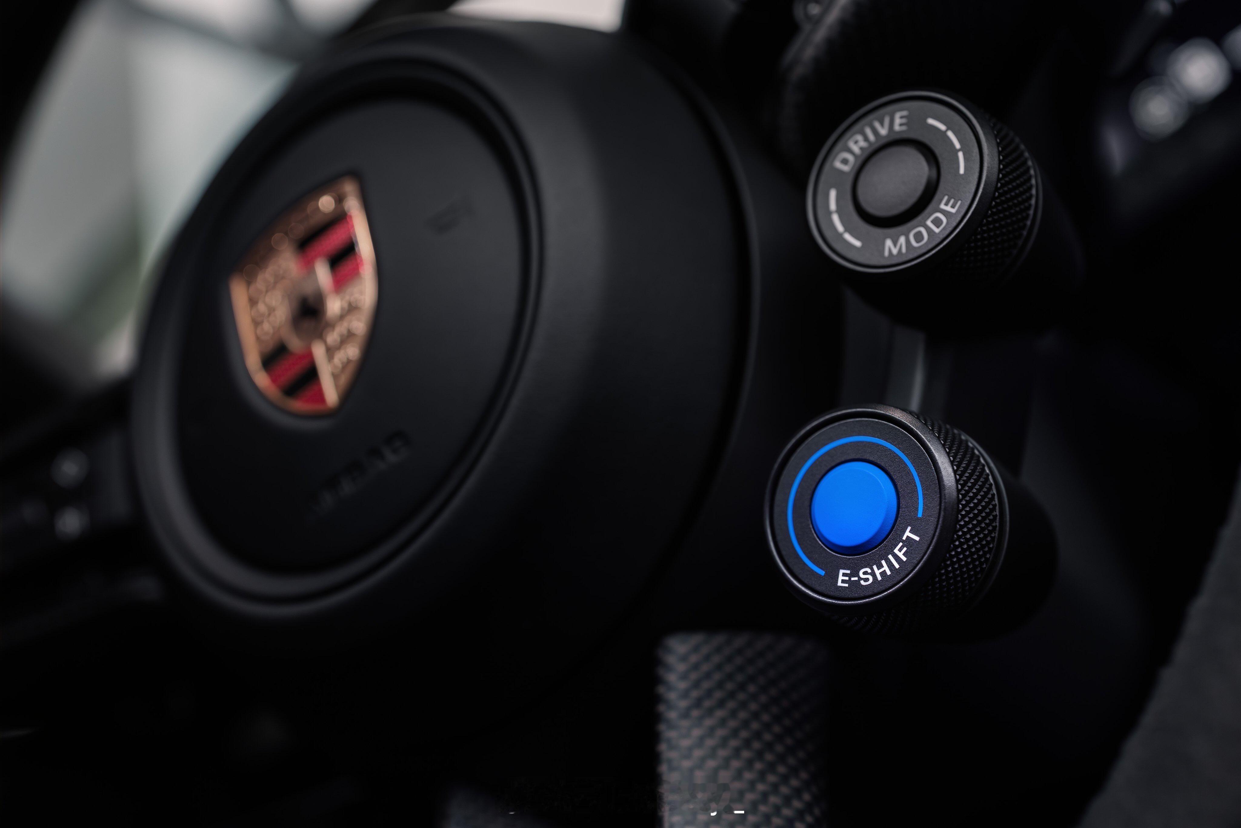 新能源汽车 保时捷全新推出的 E-Shift 系统，进一步提升了所有 Tayca