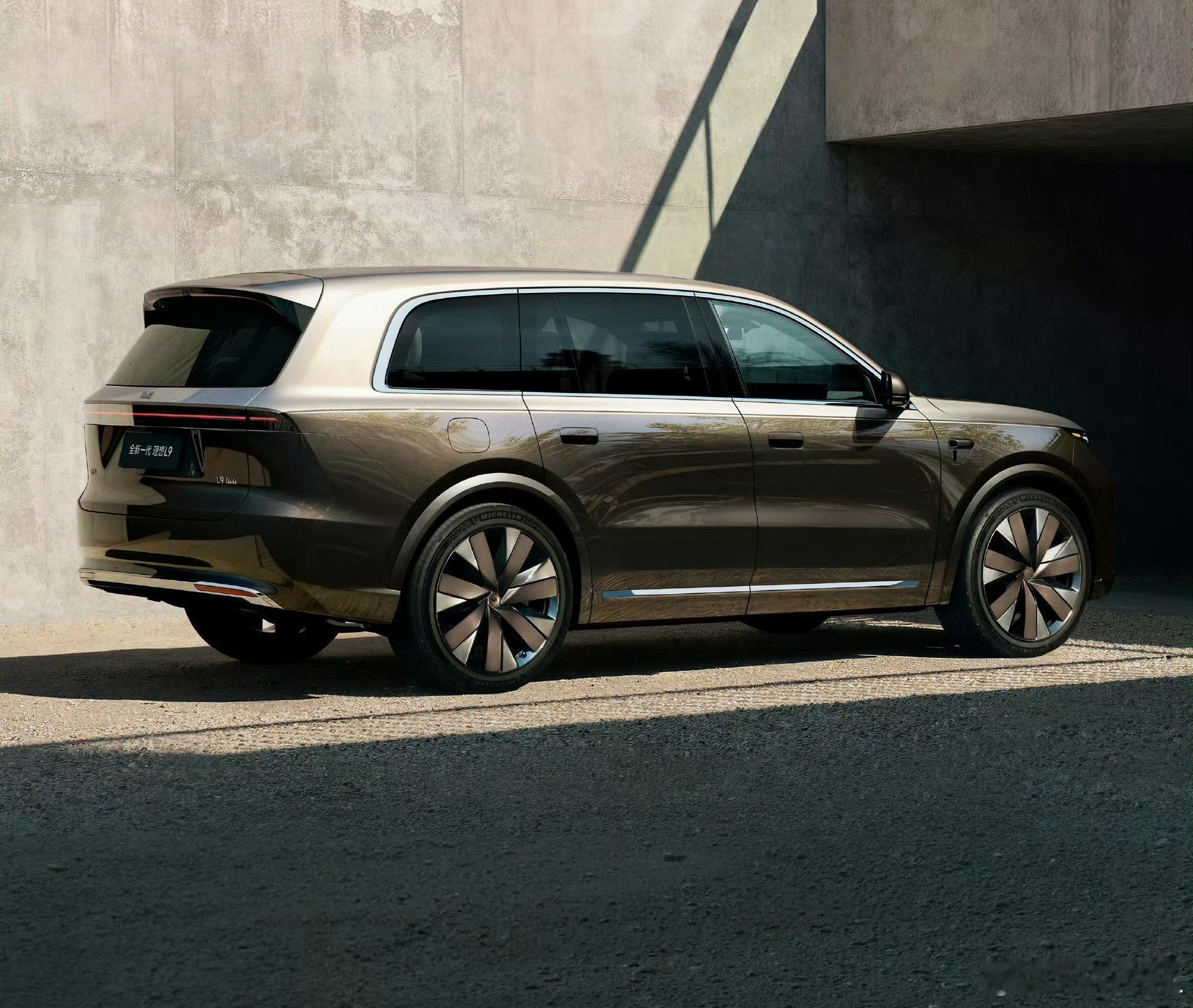 全新理想L9官图发布👇👇👇官方说是智能旗舰SUV，期待理想玩出新花样 这个