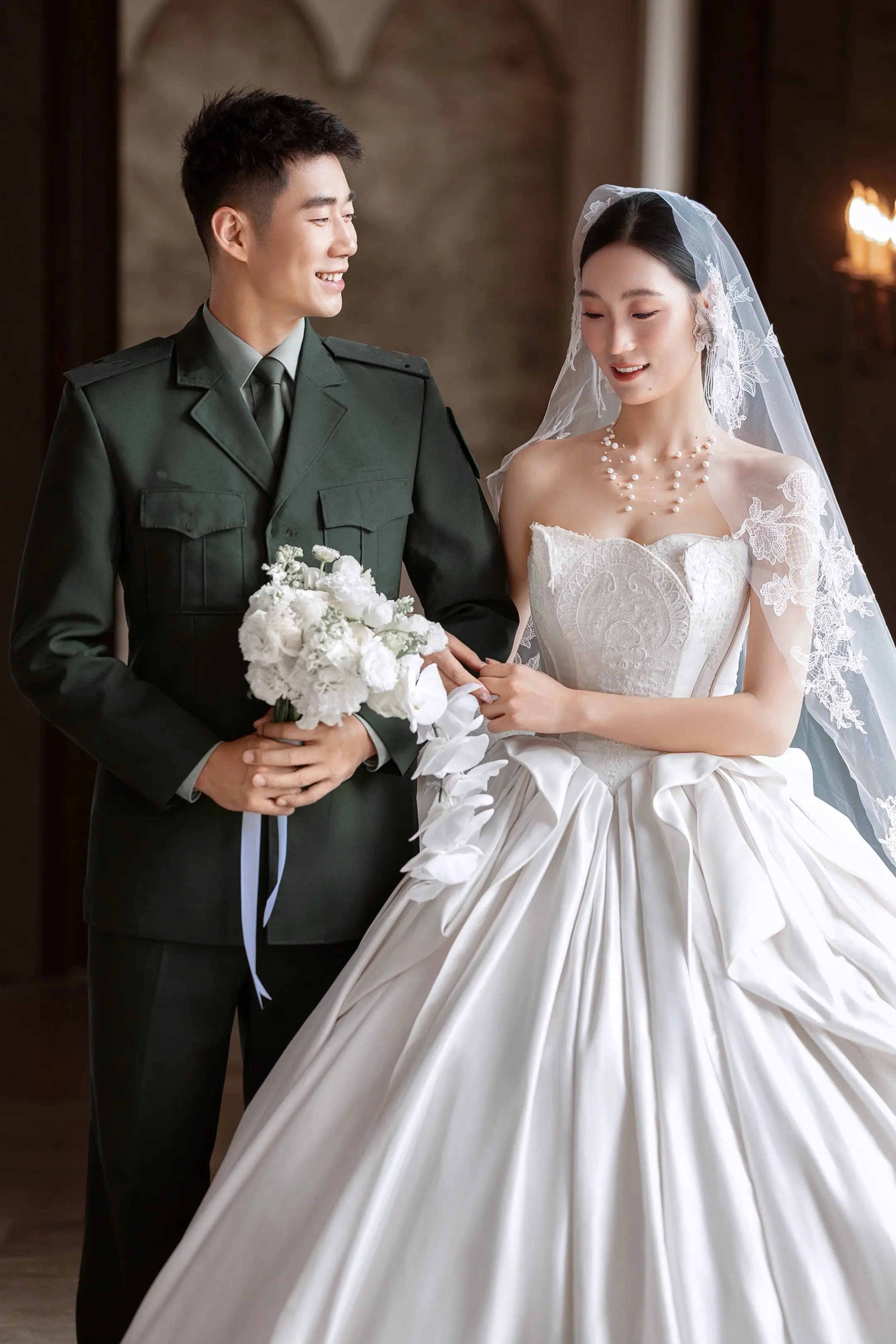 今天，我们依旧可以大声的宣告“你看我们还是我们” 我记得拍婚纱照那天 ...