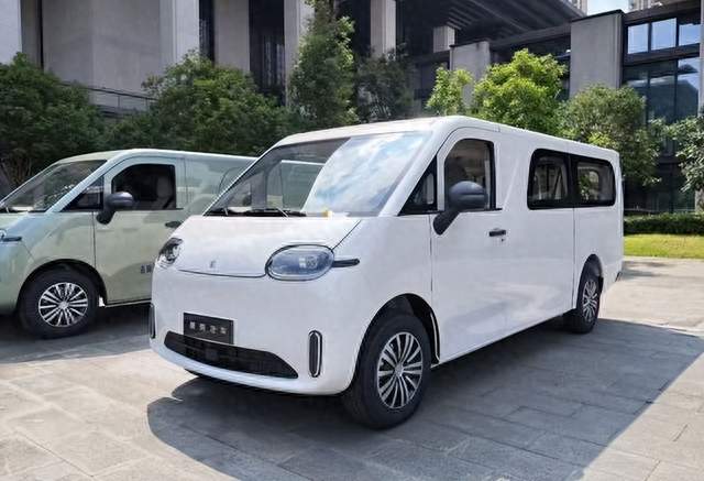 五菱这次玩大的了，菱势V8实车曝光，5米1的车身