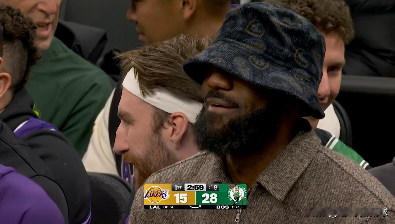 湖人超级巨星詹姆斯真是毫无羞耻之心！在今天湖人客场挑战凯尔特人的比赛中，当时比赛