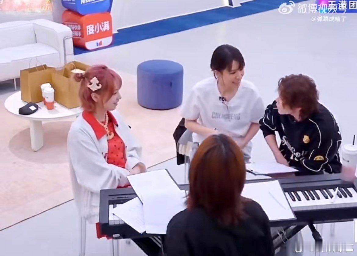 王濛小心翼翼呼唤黎明王濛黎明呼唤我 没想到你是这样的王濛，呼唤黎明都轻声细语，笑