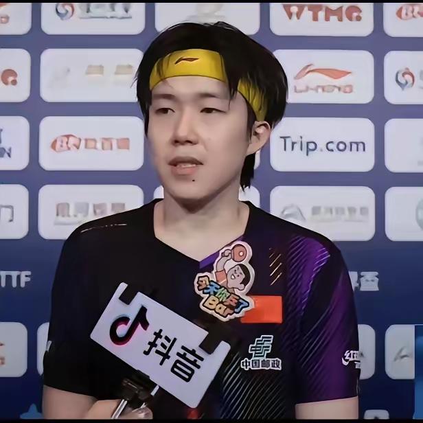 抖音这个女记者要火，
采访王楚钦忘了边界感，
边笑边说楚钦是“独苗”，
没想到王