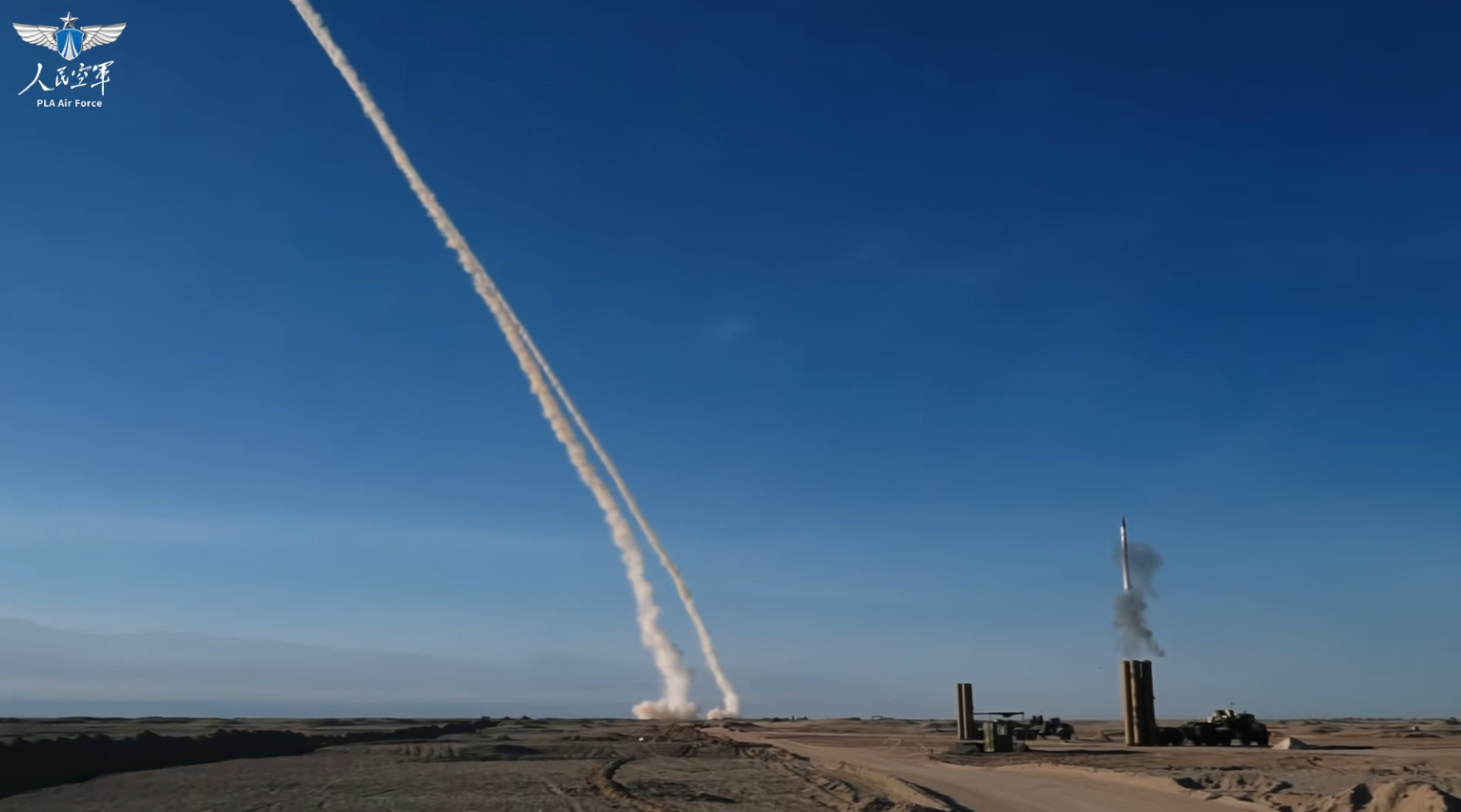 我军S-300PMU1打靶画面 
