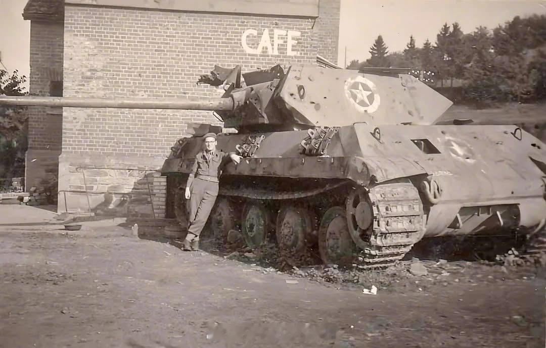 烽火问鼎计划每天认识一件兵器 1944年12月，在突出部战役期间，德国军队发动了