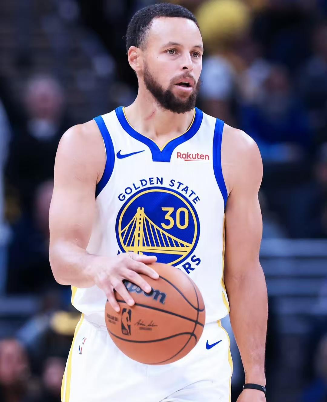 大哥不打，我也不打。勇士卧龙凤雏：库里6中0，格林7中0。
打弱队唯唯诺诺，遇强